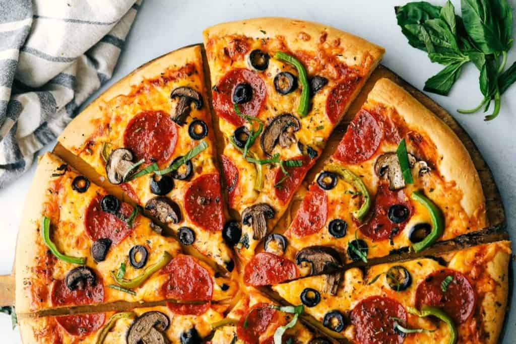 Cách Làm Pizza Đế Mỏng Ngon Nhất