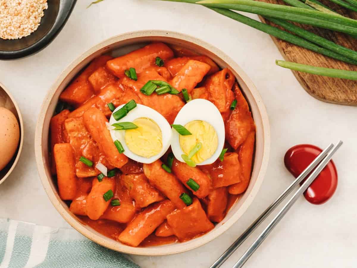 Cách làm bánh gạo cay Hàn Quốc từ bánh tráng đang sốt rần rần