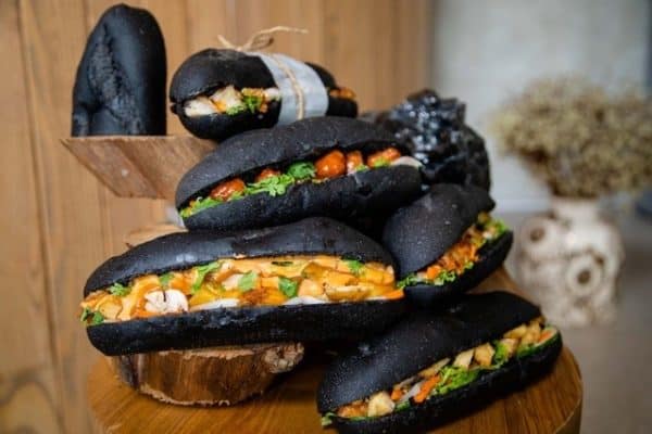 Banh Mi Den 3